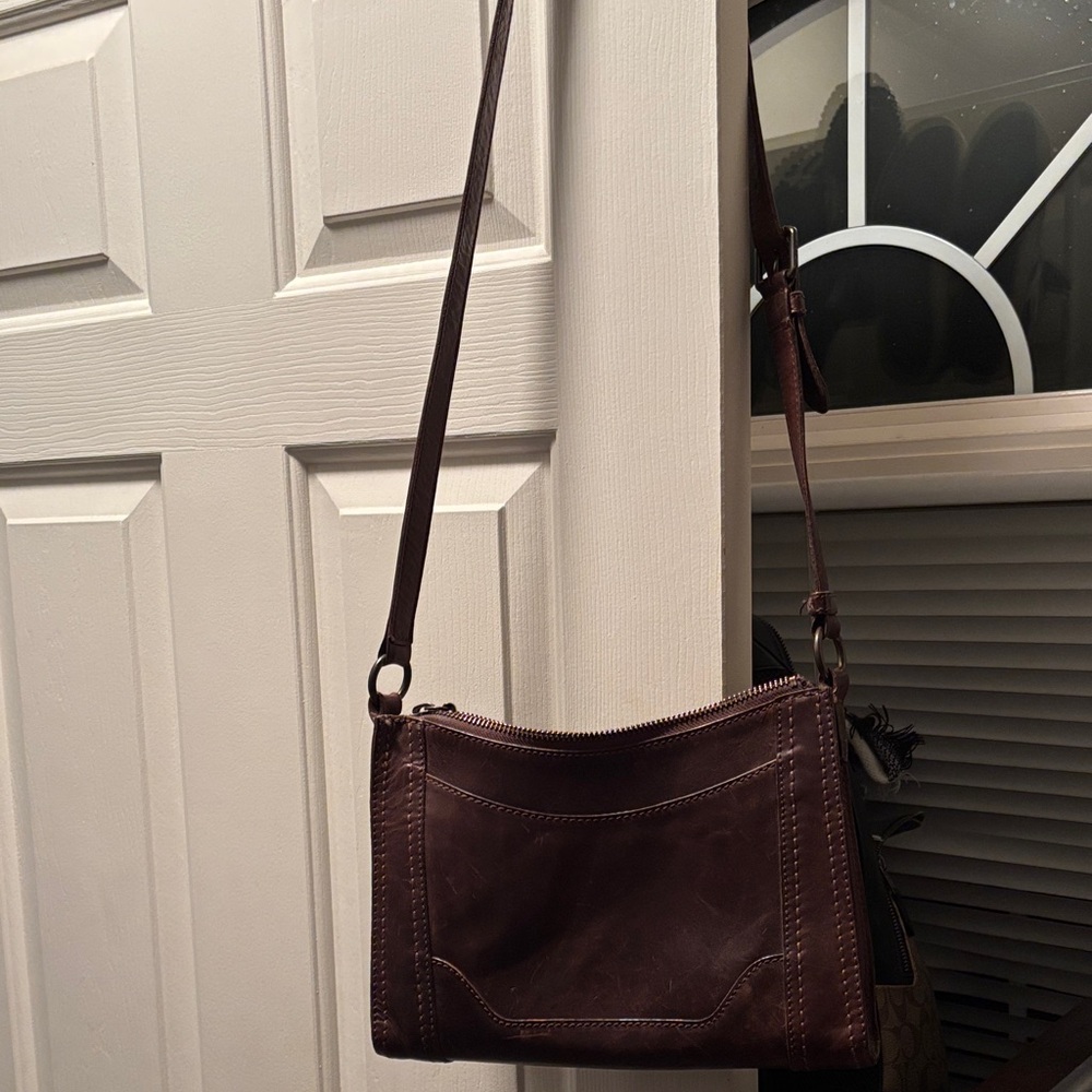 Elegant Brown Leather Crossbody Bag